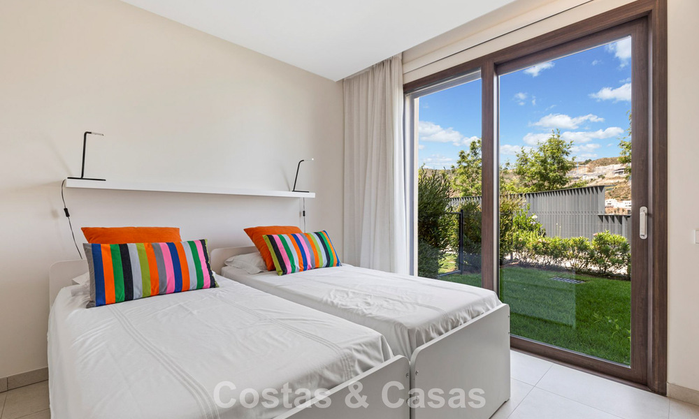 Ground floor corner apartment with a huge private garden for sale in a golf resort in the hills of Marbella - Benahavis 785879