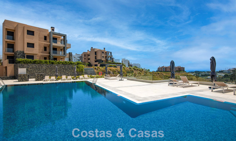 Ground floor corner apartment with a huge private garden for sale in a golf resort in the hills of Marbella - Benahavis 785883