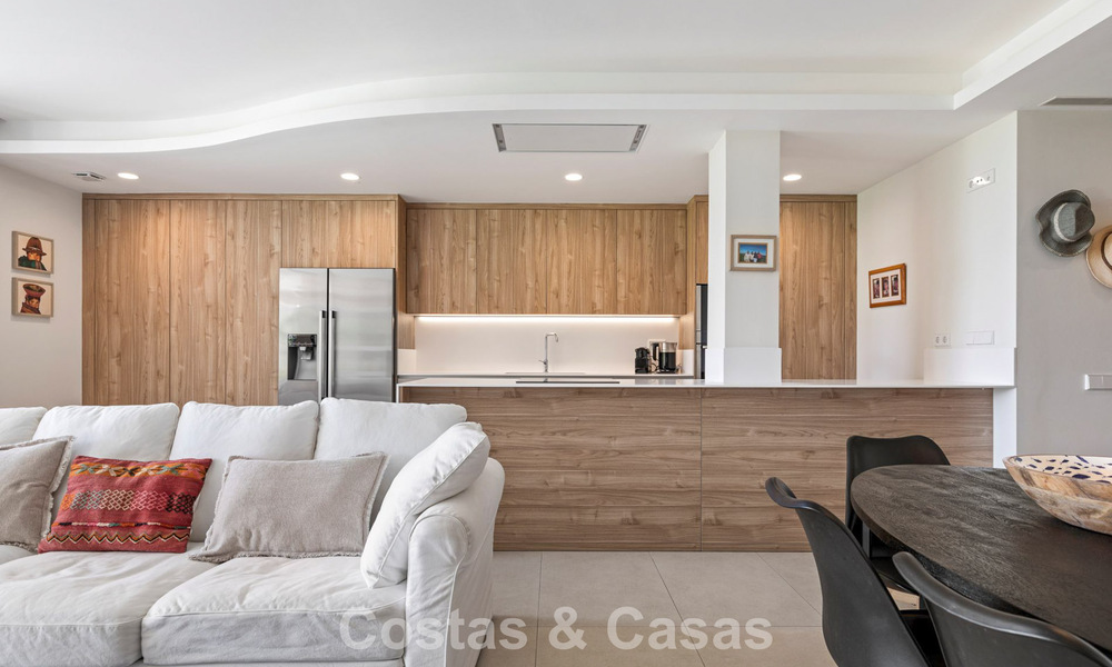 Ground floor corner apartment with a huge private garden for sale in a golf resort in the hills of Marbella - Benahavis 785884