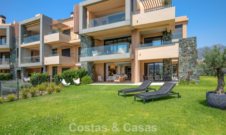 Ground floor corner apartment with a huge private garden for sale in a golf resort in the hills of Marbella - Benahavis 785885