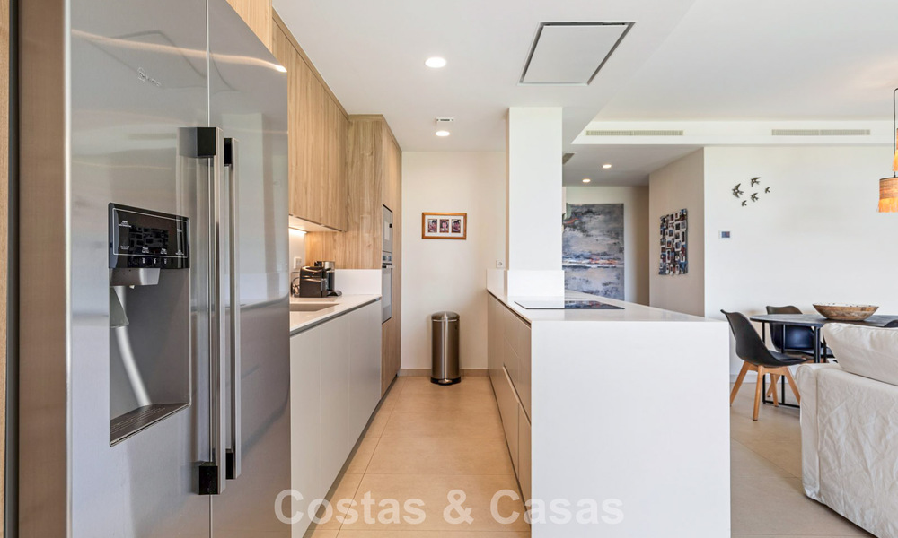 Ground floor corner apartment with a huge private garden for sale in a golf resort in the hills of Marbella - Benahavis 785886