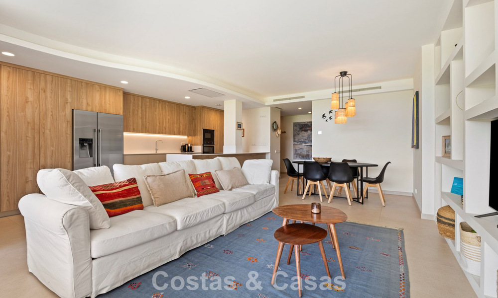 Ground floor corner apartment with a huge private garden for sale in a golf resort in the hills of Marbella - Benahavis 785887