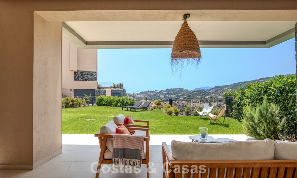 Ground floor corner apartment with a huge private garden for sale in a golf resort in the hills of Marbella - Benahavis 785890