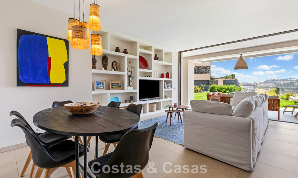 Ground floor corner apartment with a huge private garden for sale in a golf resort in the hills of Marbella - Benahavis 785891