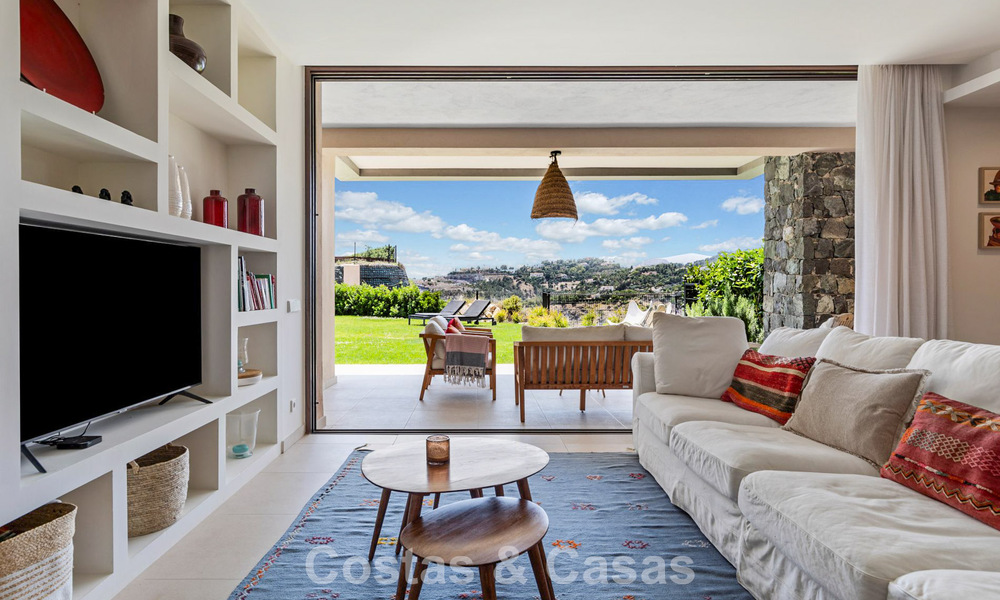 Ground floor corner apartment with a huge private garden for sale in a golf resort in the hills of Marbella - Benahavis 785892