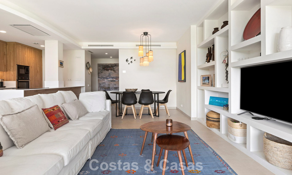 Ground floor corner apartment with a huge private garden for sale in a golf resort in the hills of Marbella - Benahavis 785894