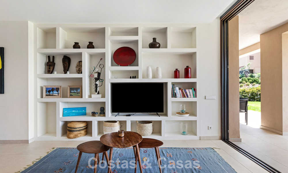 Ground floor corner apartment with a huge private garden for sale in a golf resort in the hills of Marbella - Benahavis 785897