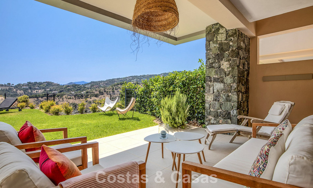 Ground floor corner apartment with a huge private garden for sale in a golf resort in the hills of Marbella - Benahavis 785899