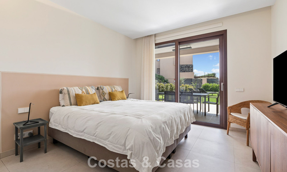 Ground floor corner apartment with a huge private garden for sale in a golf resort in the hills of Marbella - Benahavis 785902