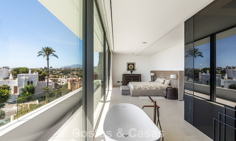 Move-in ready home with a modern design, located on the edge of Nueva Andalucía and Marbella's Golden Mile 785995