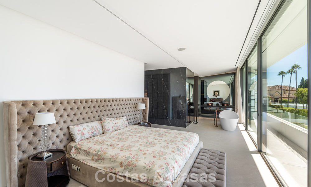 Move-in ready home with a modern design, located on the edge of Nueva Andalucía and Marbella's Golden Mile 785996