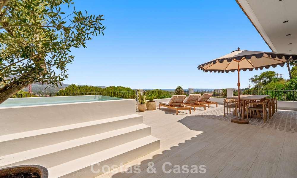 Stately luxury villa for sale in a desirable residential area in the heart of Nueva Andalucia, Marbella 785844