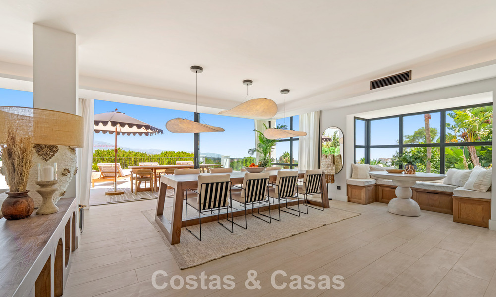 Stately luxury villa for sale in a desirable residential area in the heart of Nueva Andalucia, Marbella 785848
