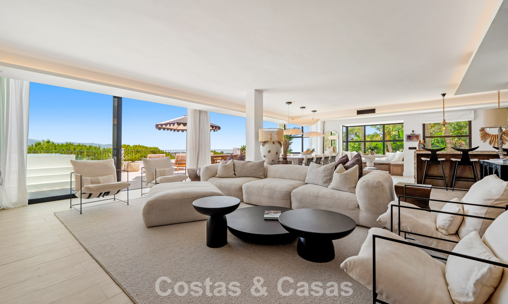 Stately luxury villa for sale in a desirable residential area in the heart of Nueva Andalucia, Marbella 785849