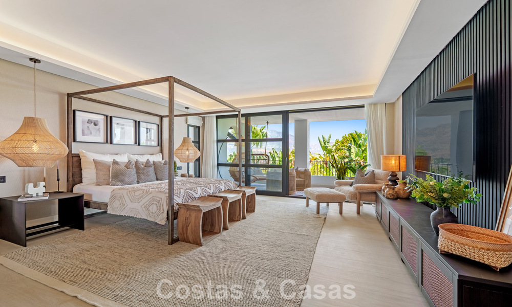 Stately luxury villa for sale in a desirable residential area in the heart of Nueva Andalucia, Marbella 785853