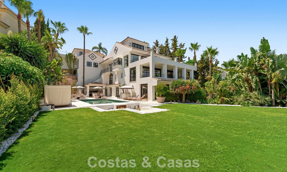 Stately luxury villa for sale in a desirable residential area in the heart of Nueva Andalucia, Marbella 785861