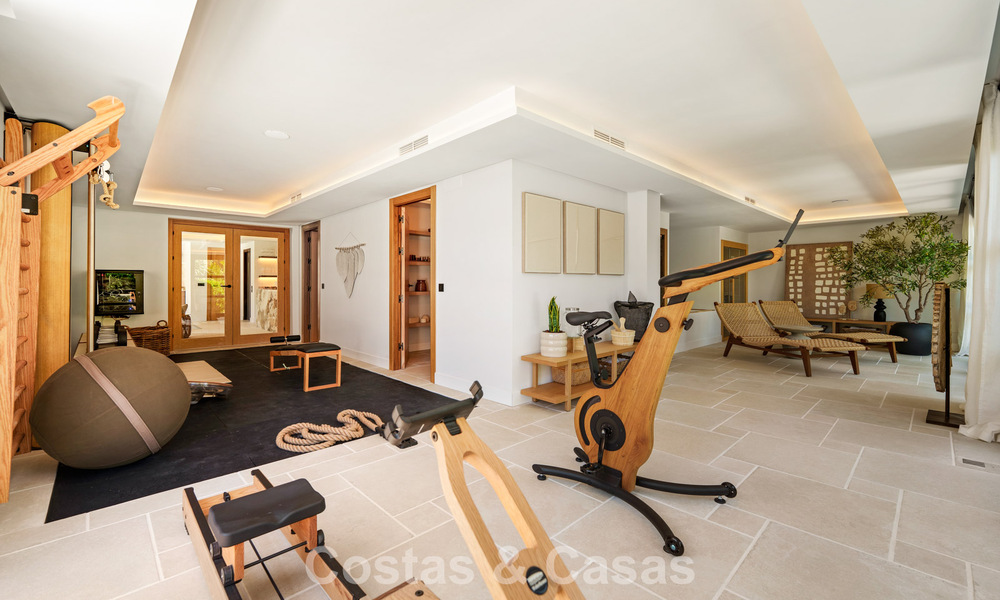 Stately luxury villa for sale in a desirable residential area in the heart of Nueva Andalucia, Marbella 785869