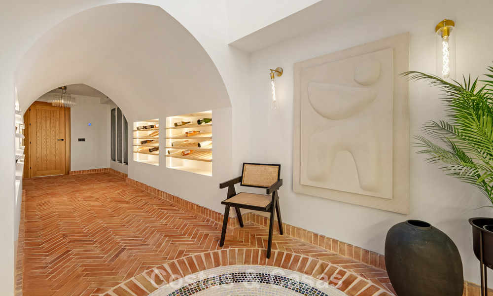 Stately luxury villa for sale in a desirable residential area in the heart of Nueva Andalucia, Marbella 785873