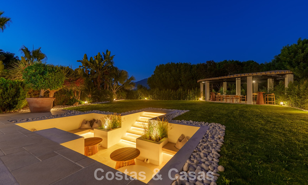 Stately luxury villa for sale in a desirable residential area in the heart of Nueva Andalucia, Marbella 790381