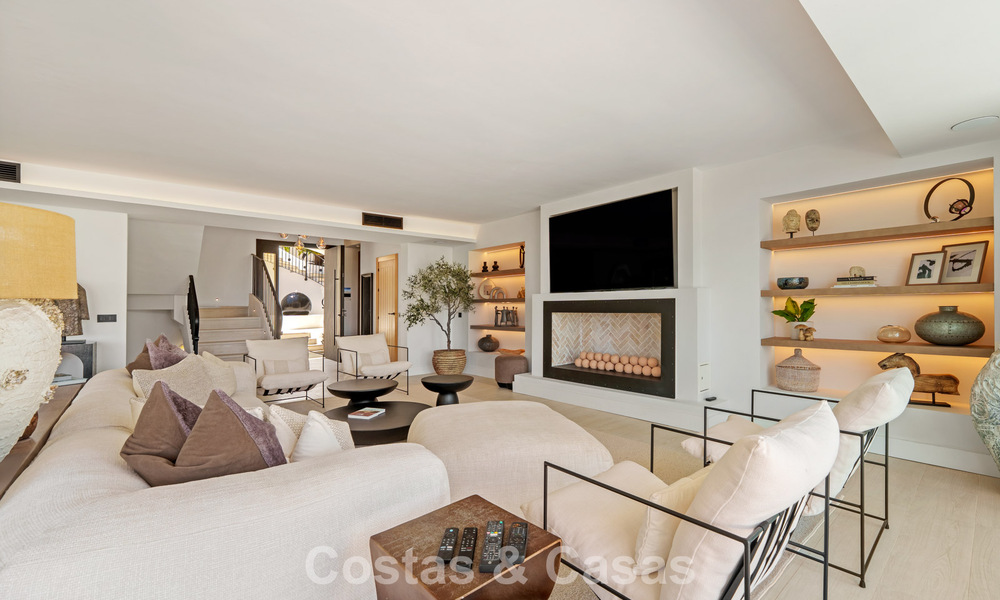 Stately luxury villa for sale in a desirable residential area in the heart of Nueva Andalucia, Marbella 790384