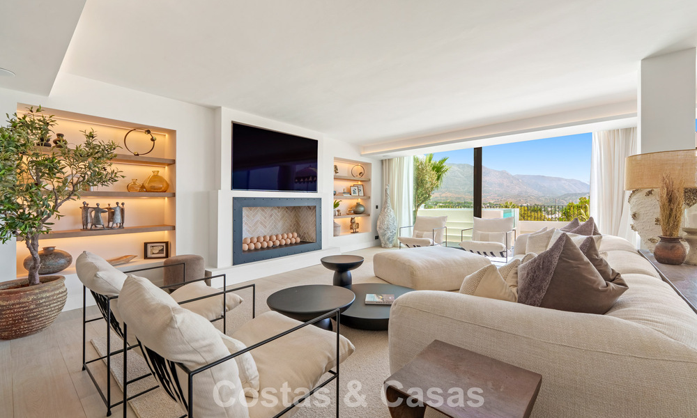 Stately luxury villa for sale in a desirable residential area in the heart of Nueva Andalucia, Marbella 790386