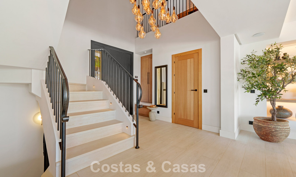 Stately luxury villa for sale in a desirable residential area in the heart of Nueva Andalucia, Marbella 790389