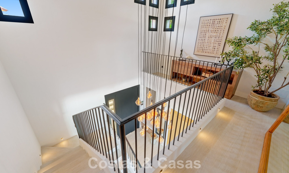 Stately luxury villa for sale in a desirable residential area in the heart of Nueva Andalucia, Marbella 790390