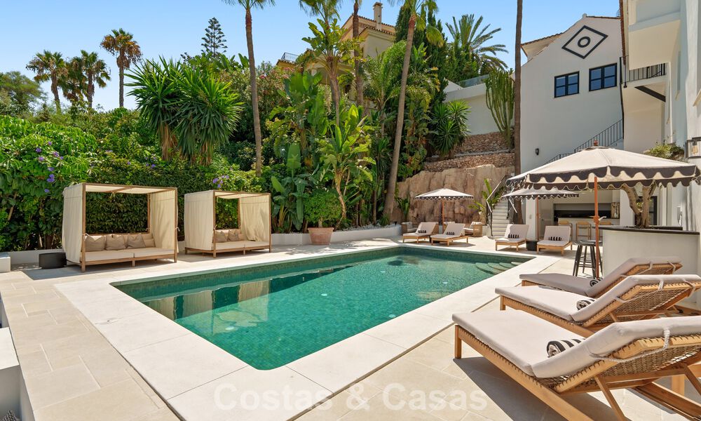 Stately luxury villa for sale in a desirable residential area in the heart of Nueva Andalucia, Marbella 790402
