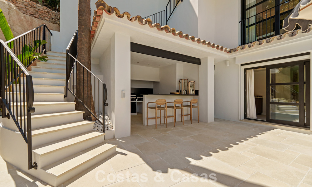 Stately luxury villa for sale in a desirable residential area in the heart of Nueva Andalucia, Marbella 790403
