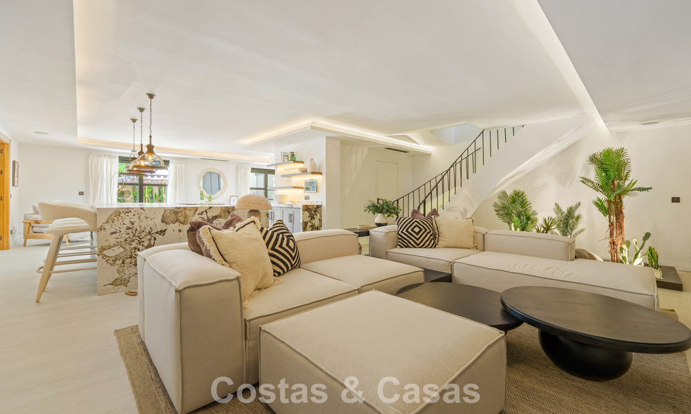 Stately luxury villa for sale in a desirable residential area in the heart of Nueva Andalucia, Marbella 790405