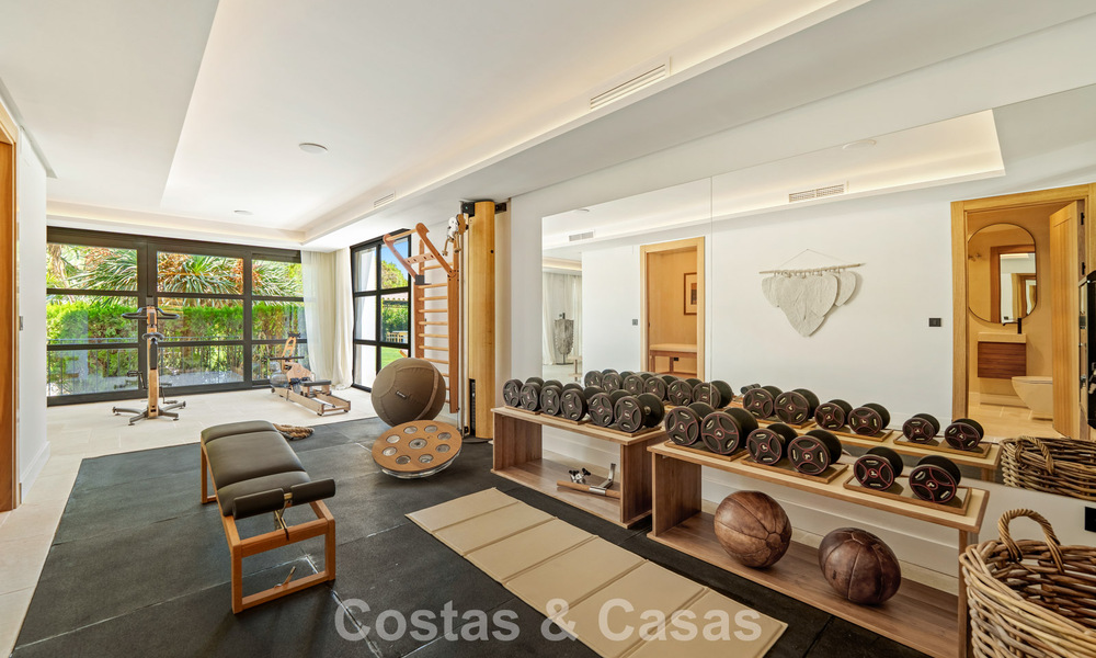 Stately luxury villa for sale in a desirable residential area in the heart of Nueva Andalucia, Marbella 790406