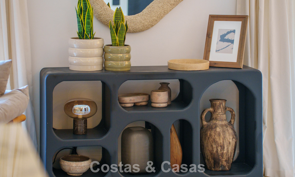 Stately luxury villa for sale in a desirable residential area in the heart of Nueva Andalucia, Marbella 790417