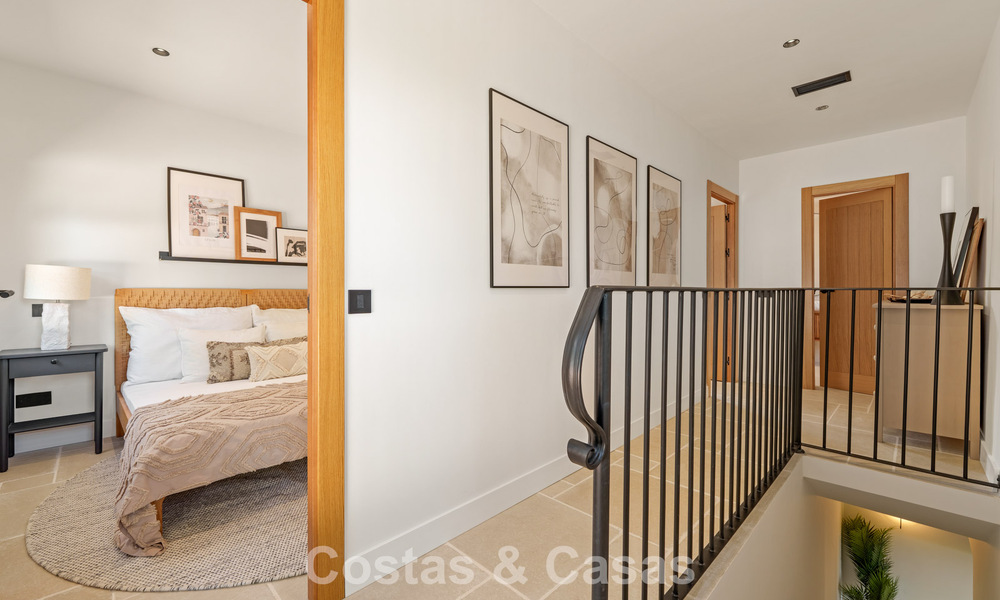 Stately luxury villa for sale in a desirable residential area in the heart of Nueva Andalucia, Marbella 790418