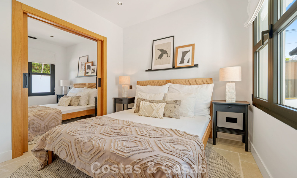 Stately luxury villa for sale in a desirable residential area in the heart of Nueva Andalucia, Marbella 790419