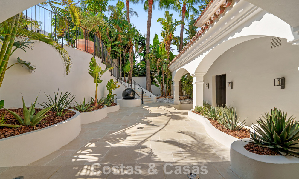 Stately luxury villa for sale in a desirable residential area in the heart of Nueva Andalucia, Marbella 790420