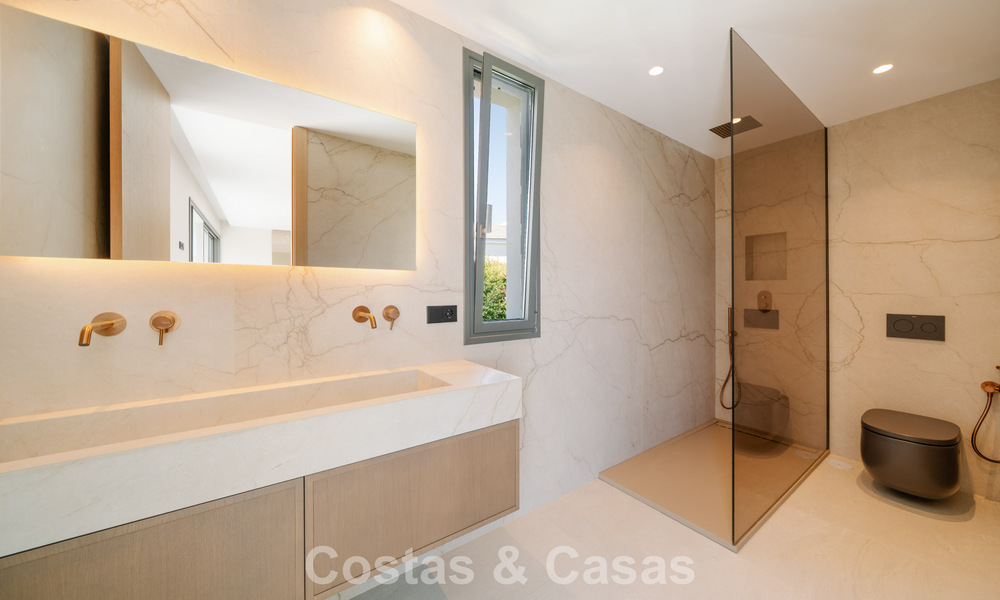 Move-in ready, new-build villa with contemporary architecture for sale with sea viewa and within walking distance of the beach in Estepona 786245
