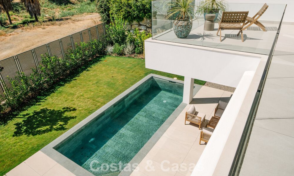 Move-in ready, new-build villa with contemporary architecture for sale with sea viewa and within walking distance of the beach in Estepona 786251