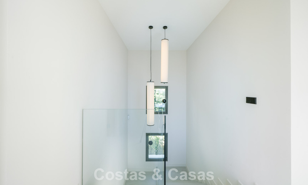 Move-in ready, new-build villa with contemporary architecture for sale with sea viewa and within walking distance of the beach in Estepona 786252