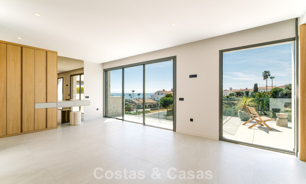 Move-in ready, new-build villa with contemporary architecture for sale with sea viewa and within walking distance of the beach in Estepona 786253