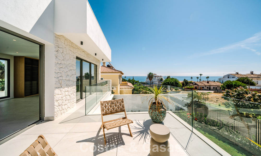 Move-in ready, new-build villa with contemporary architecture for sale with sea viewa and within walking distance of the beach in Estepona 786254