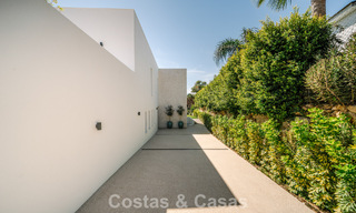 Move-in ready, new-build villa with contemporary architecture for sale with sea viewa and within walking distance of the beach in Estepona 786260 