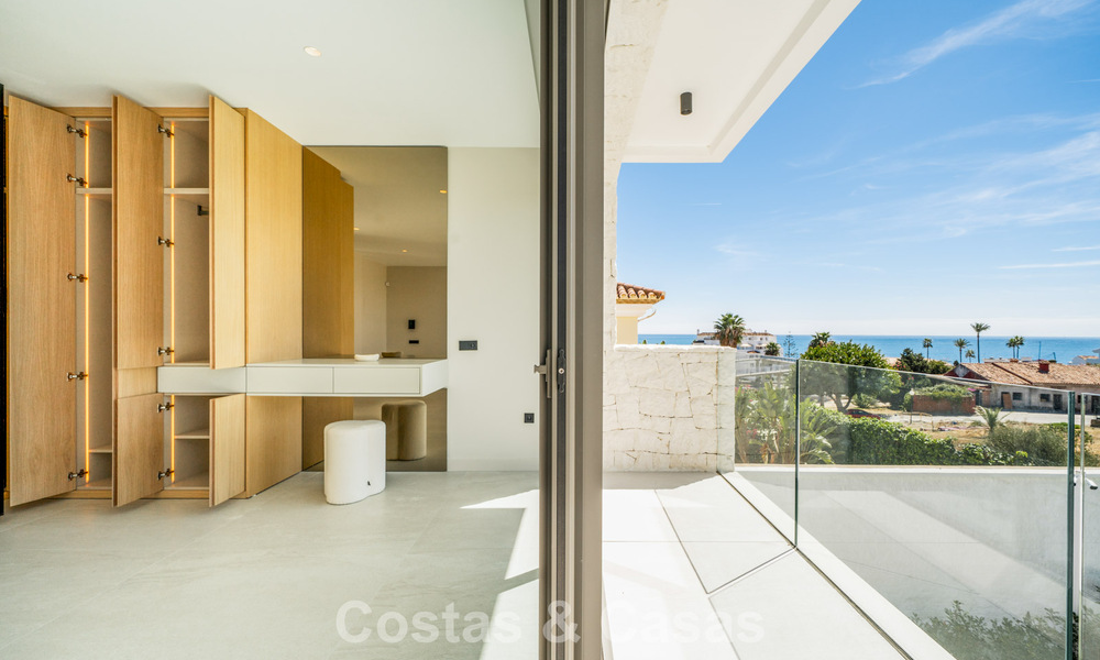 Move-in ready, new-build villa with contemporary architecture for sale with sea viewa and within walking distance of the beach in Estepona 786263