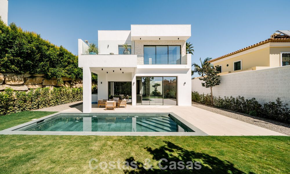 Move-in ready, new-build villa with contemporary architecture for sale with sea viewa and within walking distance of the beach in Estepona 786268