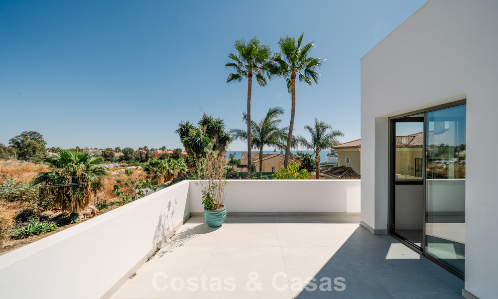 Move-in ready, new-build villa with contemporary architecture for sale with sea viewa and within walking distance of the beach in Estepona 786271