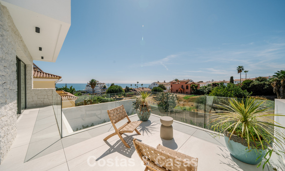 Move-in ready, new-build villa with contemporary architecture for sale with sea viewa and within walking distance of the beach in Estepona 786272