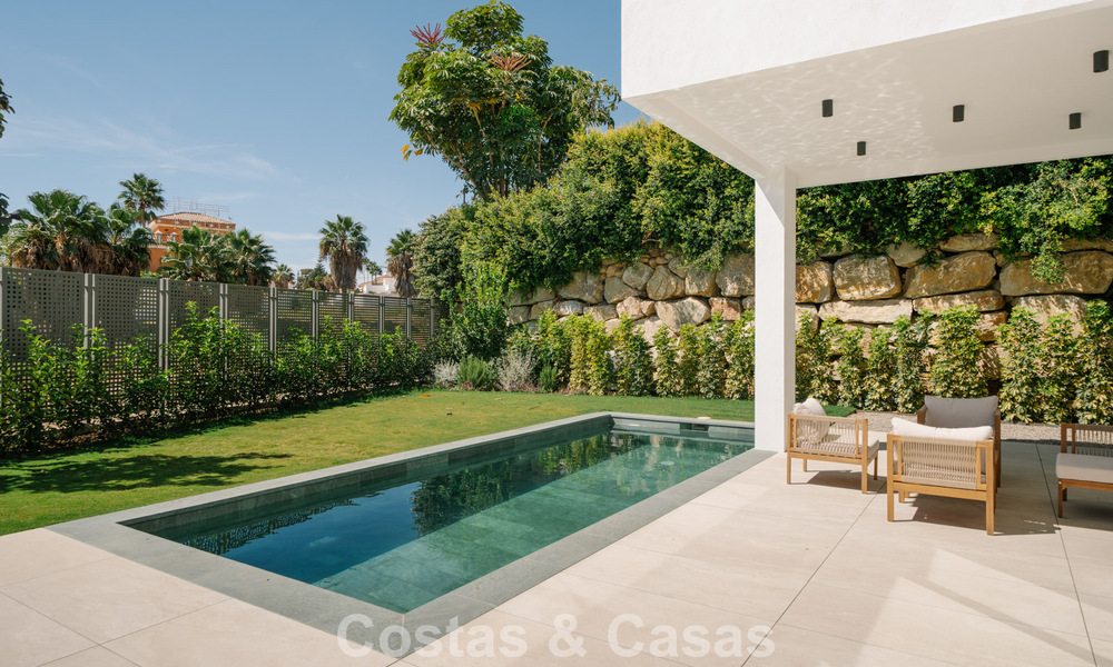 Move-in ready, new-build villa with contemporary architecture for sale with sea viewa and within walking distance of the beach in Estepona 786274