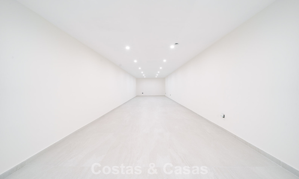 Move-in ready, new-build villa with contemporary architecture for sale with sea viewa and within walking distance of the beach in Estepona 786275