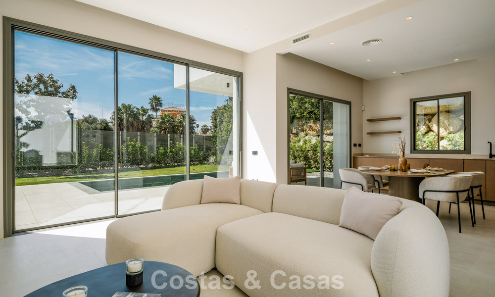Move-in ready, new-build villa with contemporary architecture for sale with sea viewa and within walking distance of the beach in Estepona 786276