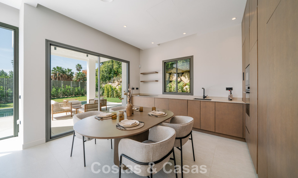 Move-in ready, new-build villa with contemporary architecture for sale with sea viewa and within walking distance of the beach in Estepona 786278