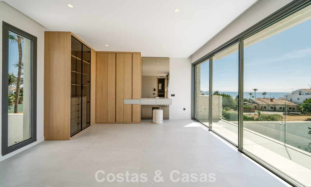 Move-in ready, new-build villa with contemporary architecture for sale with sea viewa and within walking distance of the beach in Estepona 786280
